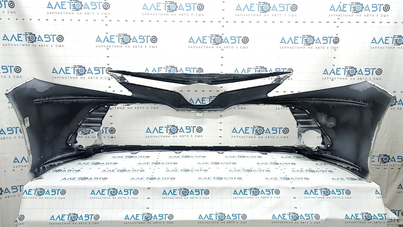 Бампер передний голый Toyota Camry v70 18-20 LE\XLE без парктроников, белый, царапины, вмятины, трещина