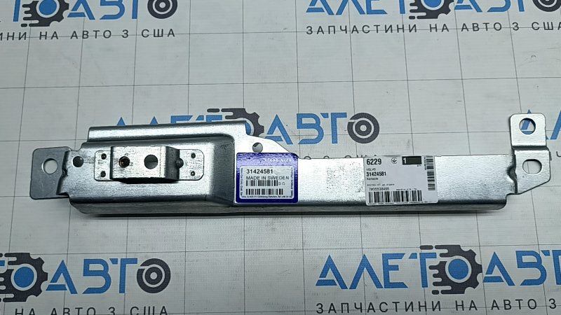Кронштейн крила верхній передній правий Volvo XC60 18-26