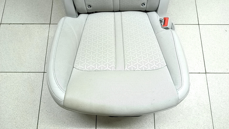 Сидіння 2 ряди праве Kia Sorento 21-24 HEV, PHEV перфорація, сіра шкіра, з підігрівом, під хімчистку, прим'ято