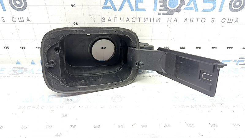 Корпус лючка бензобака Kia Sorento 21-26 HEV с замком