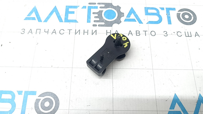 Крюк багажника Toyota Camry v70 18-24 черный