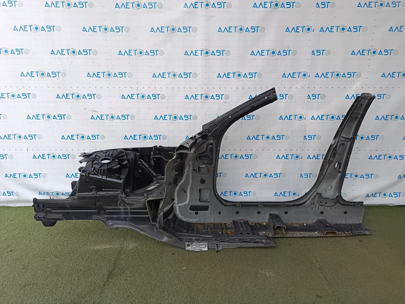 Чверть передня права Mercedes C-class W205 15-21 відпилена, з центральною стійкою, чорна