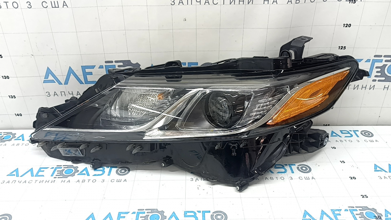 Фара передня ліва Toyota Camry v70 18-20 галоген + LED, під полірування