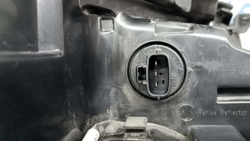 Фара передня ліва Toyota Camry v70 18-20 галоген + LED, під полірування