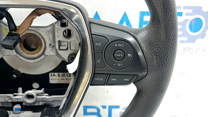 Руль голый Toyota Camry v70 18-24 резина черная, с кнопками и накладкой