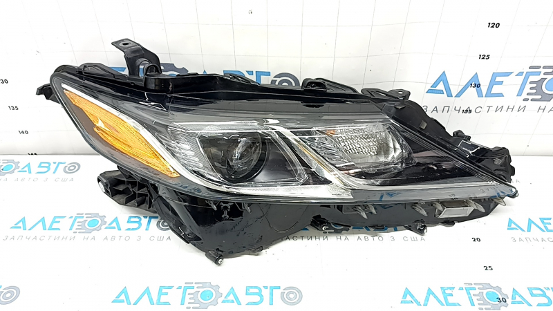Фара передня права Toyota Camry v70 18-20 галоген + LED
