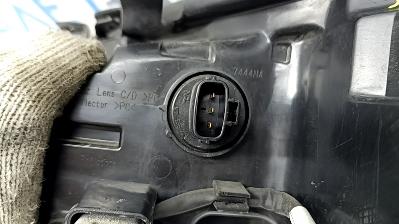 Фара передня права Toyota Camry v70 18-20 галоген + LED