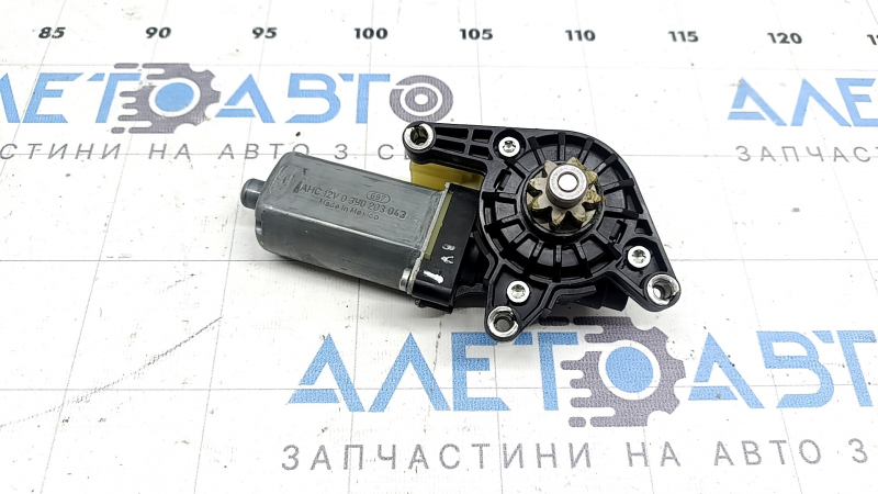 Мотор регулювання нижньої подушки сидіння водія Lincoln MKZ 13-20 задній, без каркаса