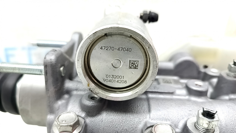 Главный тормозной цилиндр с бачком Toyota Camry v70 19-20 hybrid с крышкой