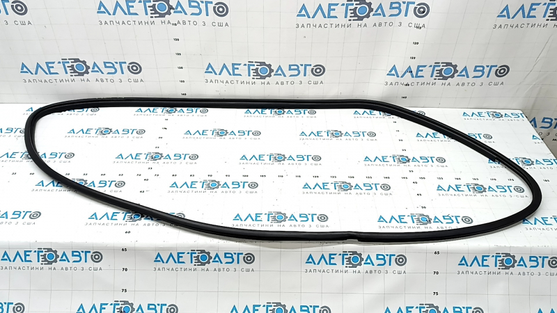 Ущільнювач дверей передній правий Toyota Camry v70 18-24
