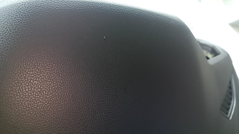 Торпедо передня панель з AIRBAG VW Tiguan 18-24 чорна, подряпини, під чищення