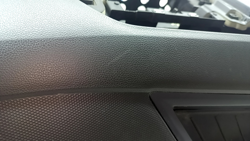 Торпедо передня панель з AIRBAG VW Tiguan 18-24 чорна, подряпини, під чищення