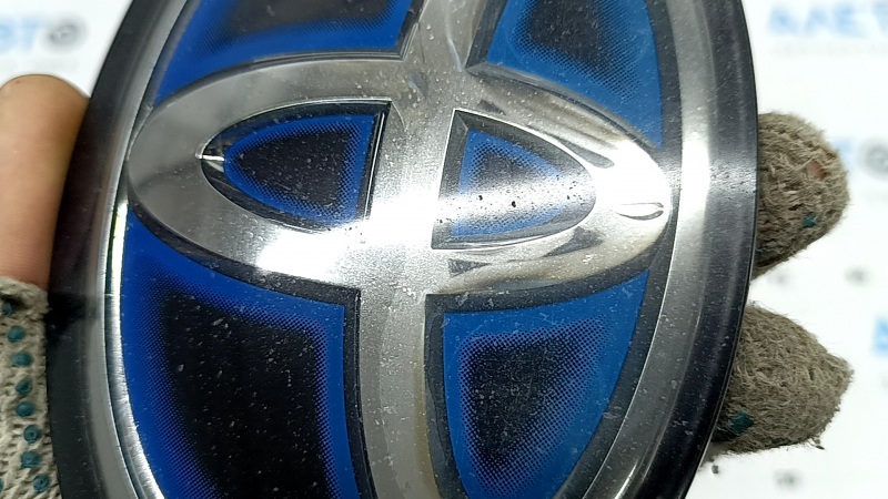Емблема переднього бампера Toyota Rav4 19-24 hybrid під радар, поліз хром, пісок