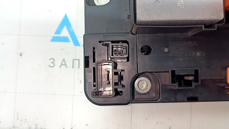 Блок запобіжників ВВБ Toyota Rav4 19-25 hybrid