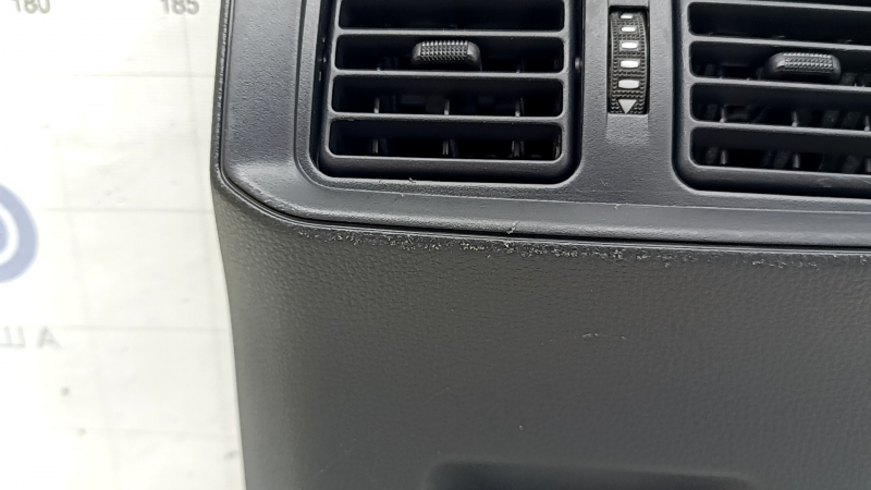 Накладка центральной консоли с дефлектором воздуховода Toyota Rav4 19-25 под USB, черная, царапины
