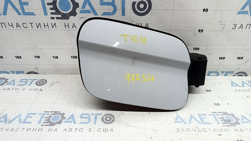 Лючок бензобака з корпусом VW Tiguan 18-24 у зборі, надлом