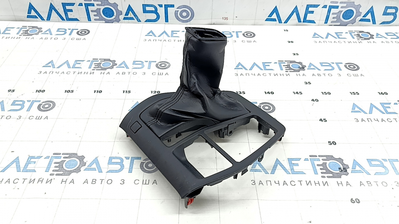 Накладка шифтера КПП Toyota Rav4 19-25 черная, с чехлом, потерта