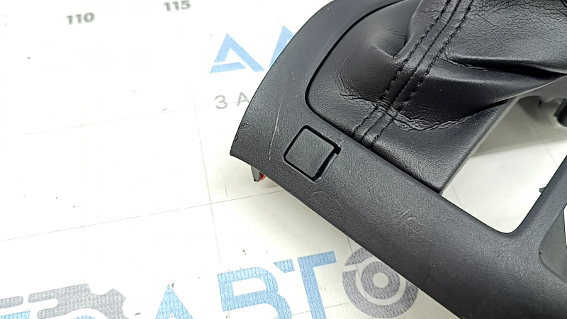 Накладка шифтера КПП Toyota Rav4 19-25 черная, с чехлом, потерта