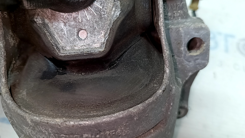 Подушка двигателя левая Audi Q5 8R 13-17 2.0T, hybrid микротрещины