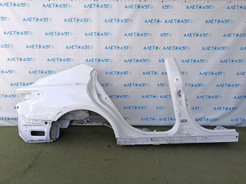 Чверть крило ззаду права Toyota Camry v70 18-24 без BSM, відпиляна, з центральною стійкою, біла, прим'ята