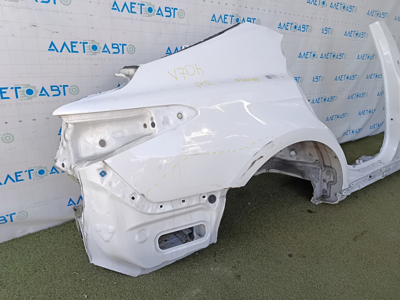 Чверть крило ззаду права Toyota Camry v70 18-24 без BSM, відпиляна, з центральною стійкою, біла, прим'ята