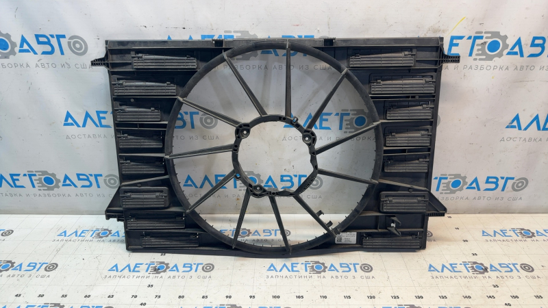 Диффузор кожух радиатора голый Audi A4 B9 17-25 2.0T