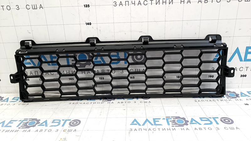 Нижняя решетка переднего бампера центральная Jeep Renegade 15-18 дорест