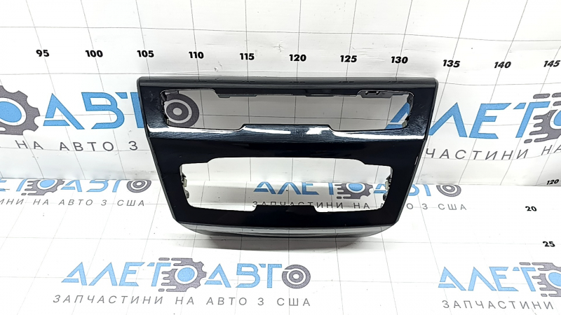 Накладка передней панели BMW X1 F48 16-22 черный глянец, царапина
