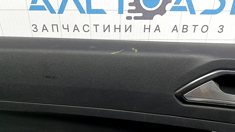 Обшивка дверей картка задня ліва VW Tiguan 18-20 черн, відпаяні кріплення, подряпини, під хімчистку