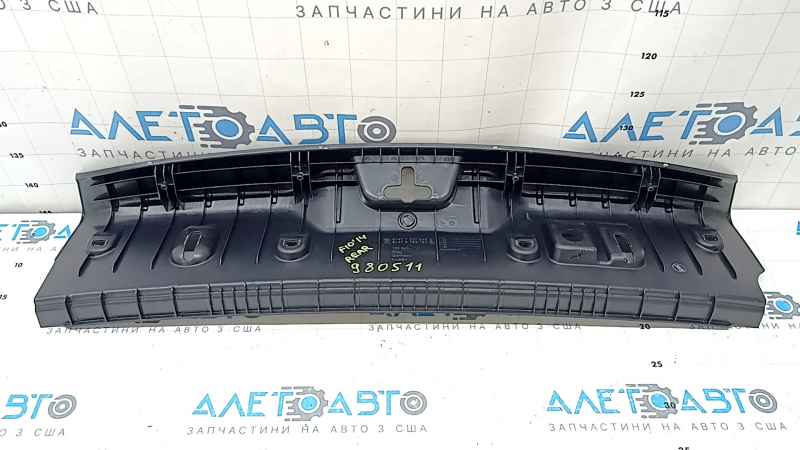 Накладка проема багажника BMW 5 F10 11-16 потерта, царапины