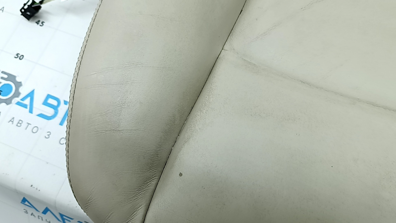 Обшивка подушки сидіння водія BMW 5 F10 14-16 шкіра Nappa Elfenbein Weiss, підігрів, під хімчистку, прим'ята, потріскана, подряпини