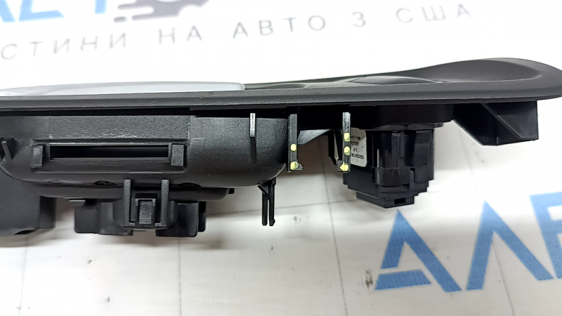 Ручка дверей внутрішня передня права Ford C-max MK2 13-18 із заглушкою, з кнопкою, зламане кріплення