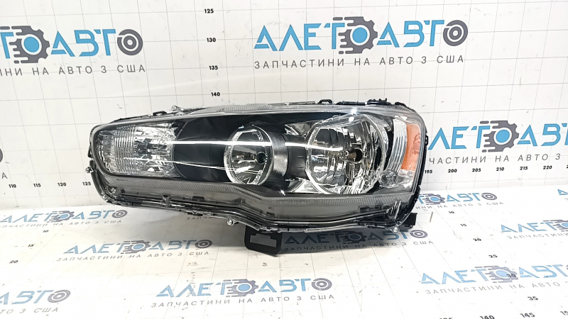 Фара передня ліва Mitsubishi Lancer 10-17 галоген