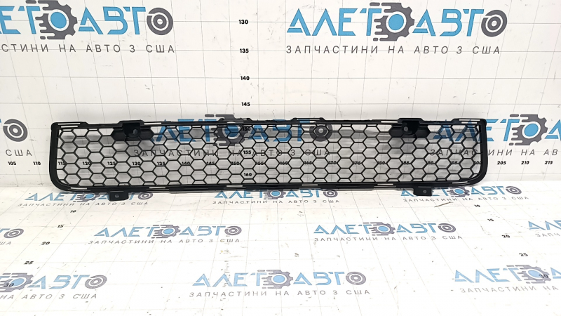 Решітка переднього бампера центральна Mitsubishi Lancer 10-15
