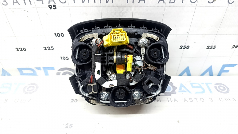 Подушка безопасности airbag в руль водительская Audi Q7 16-20 черная, потерт хром, царапины