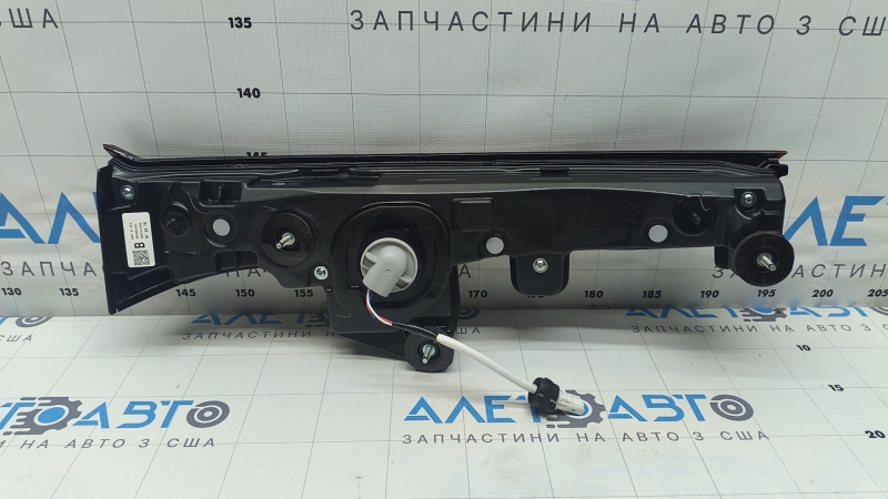 Фонарь внутренний дверь багажника правый Mazda CX-90 24-26