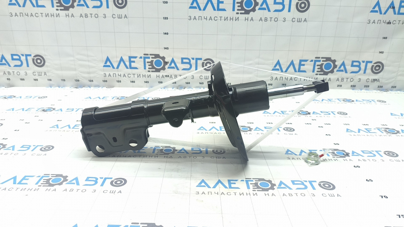 Амортизатор передний правый Toyota Camry v70 18-24 LE\XLE FWD