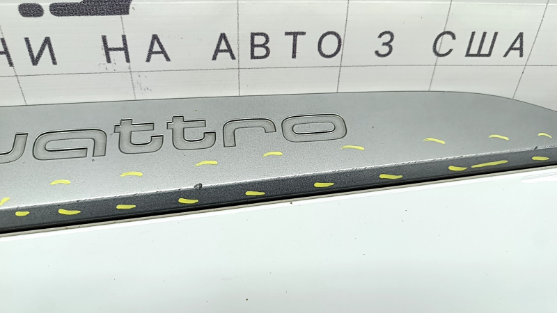 Накладка дверей нижня ззаду ліва Audi Q7 16-19 сірий молдинг, quattro, подряпини, надрив