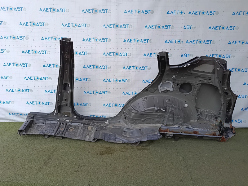 Четверть крыло задняя правая Toyota Rav4 13-18 отпилена, с центральной стойкой, черная, под BSM, тычки, коррозия