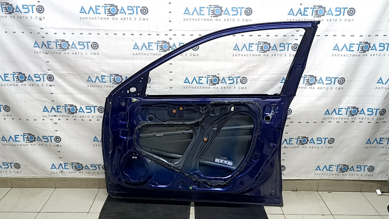 Дверь голая передняя правая Honda Accord 13-17 синий B553P, замята рамка стекла