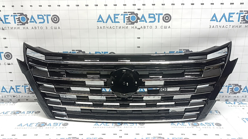 Решетка радиатора grill Nissan Rogue 24-26 без камеры