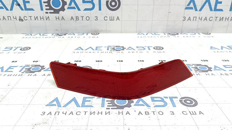 Катафот відбивач заднього бампера правий Nissan Rogue 17-20 сколи