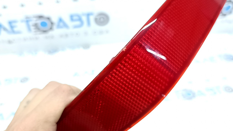 Катафот відбивач заднього бампера правий Nissan Rogue 17-20 сколи