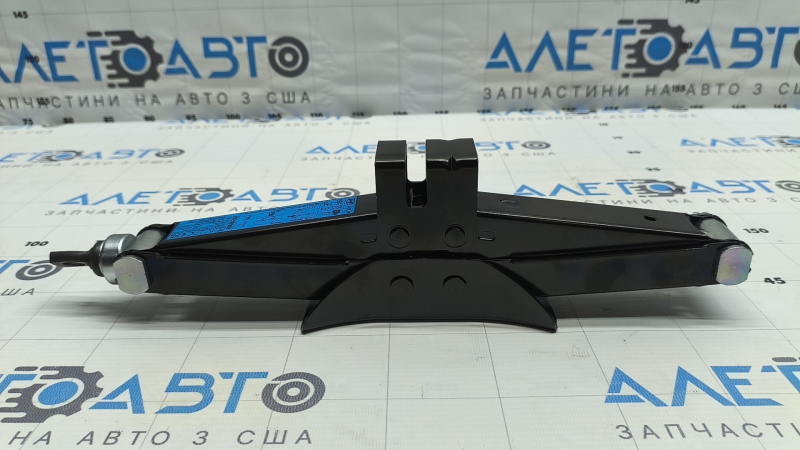 Домкрат Kia Forte 4d 14-18