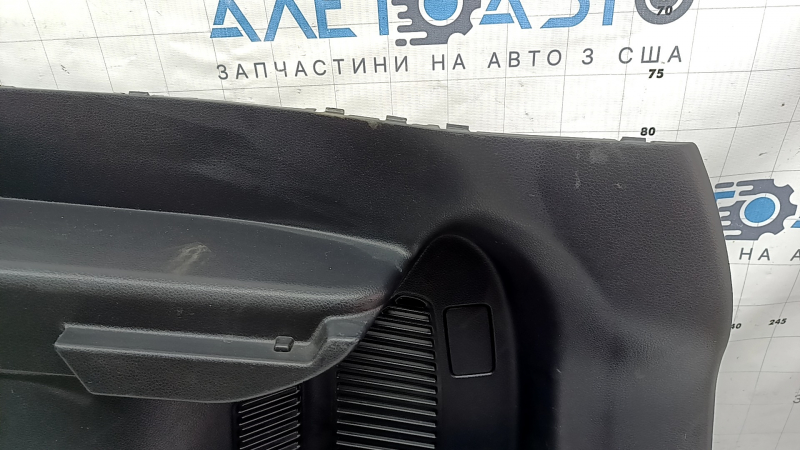Обшивка арки правая Nissan Rogue 17-20 черная, под 2 ряда, с накладками с заглушками, царапины, под химчистку