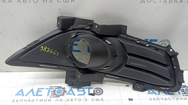 Решетка переднего бампера левая Ford Fusion mk5 13-16 под птф мат Китай, сломана направляющая