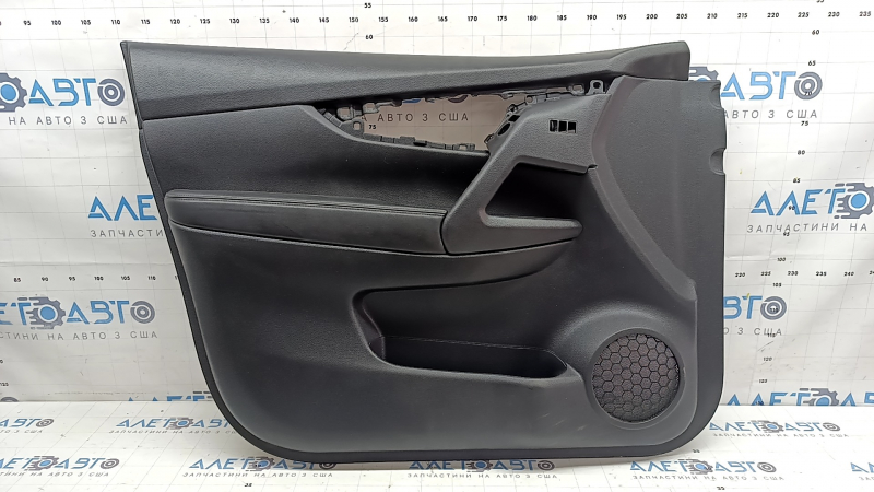 Обшивка двери карточка передняя левая Nissan Rogue 17-20 черная, подлокотник кожа черная, с накладкой под память, потерта