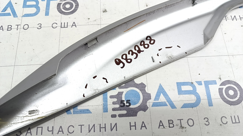 Накладка поздовжнього рейлінгу передня права Nissan Rogue 14-20 під 3 кріплення, зламані кріплення