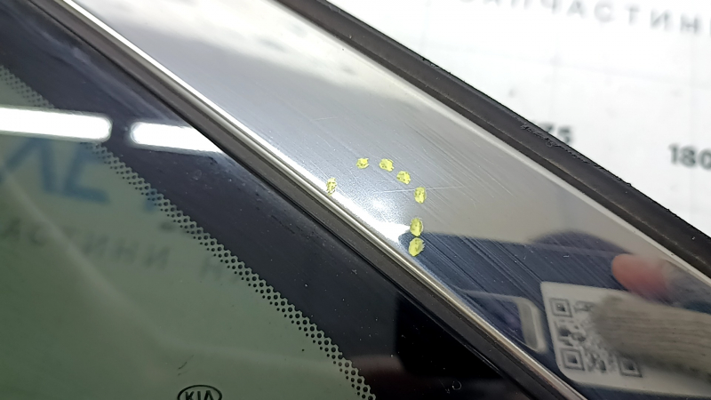 Квапка глухе скло задня ліва Kia Niro 17-22 хром, тонування, тичка