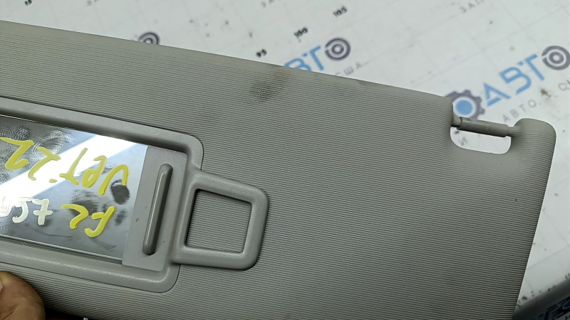 Козирок лівий VW Jetta 19-26 сірий, без підсвічування, без гачка, під чищення, зламана кріплення